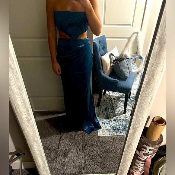 Alamour the Label Maxi Dress - Picture 2 of 3